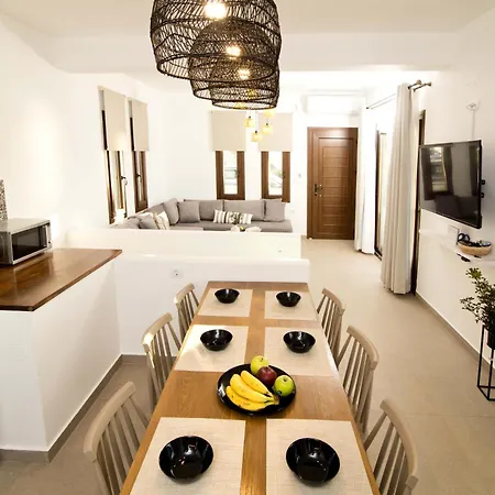 Katerina - Between Sea & Mountain Миртеа