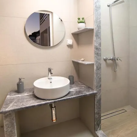 Katerina - Between Sea & Mountain Миртеа